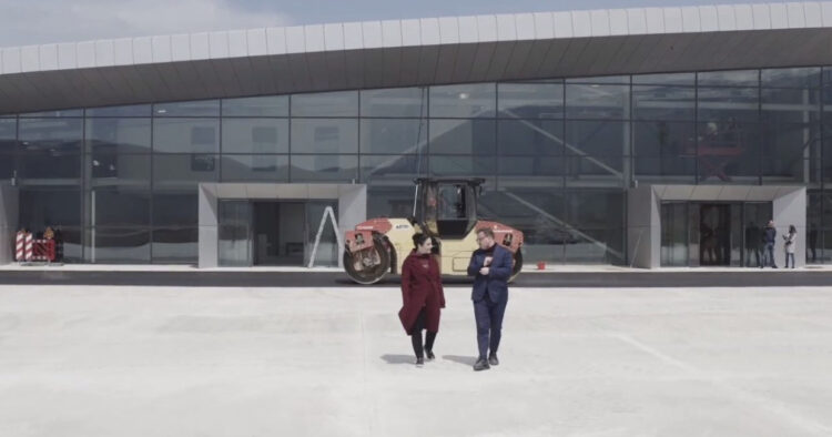 Balluku: “Çunat e Londrës” zbresin nesër në aeroportin e Kukësit, do t’i presë Rama