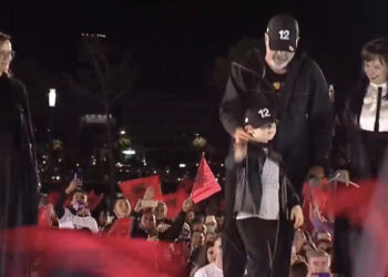 Rama ngjit familjen në podiumin e fjalimit në Vlorë, ia kalon “stafetën” Zahos: Unë e dua Vlorën