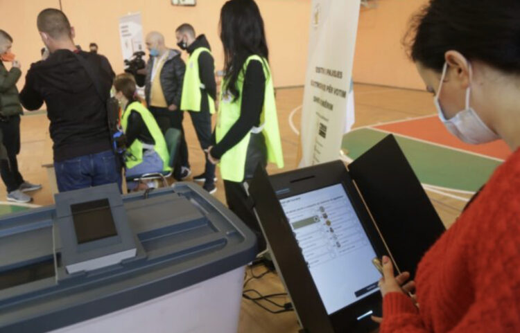 Pjesëmarrja në votime, KQZ: 27.18% e qytetarëve kanë votuar deri në 12:00