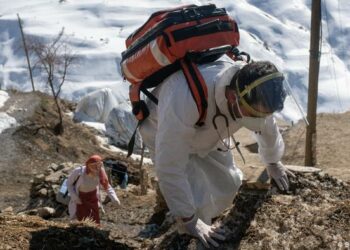 Mjekët ngjiten maleve për të vaksinuar popullsinë në Turqi