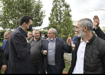 Basha takon banorët që kanë probleme me legalizimet