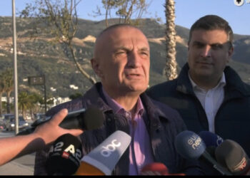 Meta i përgjigjet sërish Ramës: Më 25 prill do nxjerrë kartelën dhe do kërkojë mëshirë