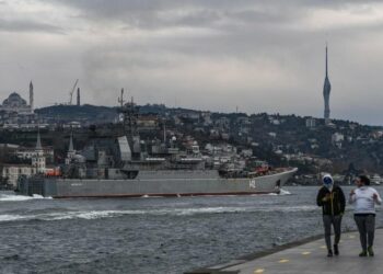 Autoritetet turke arrestojnë 10 ish-gjeneralë ushtarak