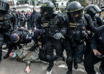Rusia ‘me dorë të hekurt’, hakmerret ndaj Çekisë, dëbon delegatët çekë nga vendi