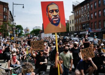 1 vit nga vrasja e George Floyd: Merret vendimi për ish-oficerin e policisë Derek Chauvin