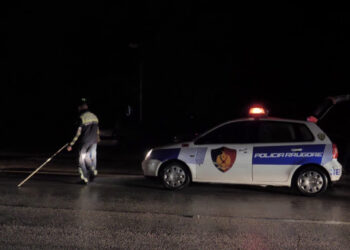 Motori del nga rruga, dy të plagosur në Elbasan, njëri prej tyre rëndë