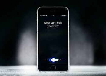 Apple do të bëjë ndryshime te zëri i Siri-t