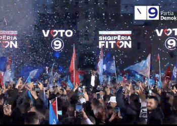 Basha mbyll fushatën elektorale, plasin fishekzjarret në Tiranë