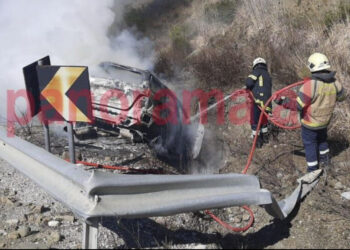 Digjet mjeti në aksin Cërrik-Gramsh, makina shpërtheu në flakë