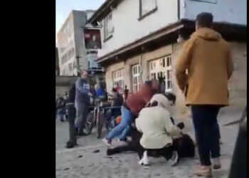 Hiqen kufizimet, Anglia kthehet në gjendjen e zakonshme ku të rinjtë rrihen me njeri-tjetrin