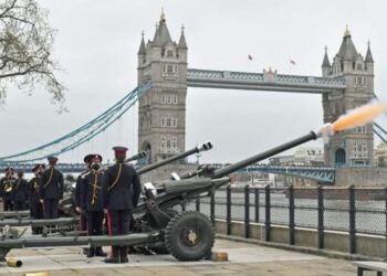 Ceremonia e lamtumirës/ Përshëndetjet me armë shënojnë vdekjen e princit Philip