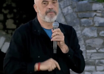 Rama: Meta është hata më vete, është çmendur. Basha fle rrugëve