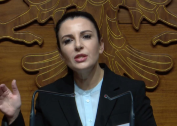 Bllokimi i fluturimeve, Balluku: Kontrollorët bëjnë 43% të punës, nga 4400 $ rroga u ka shkuar 2400