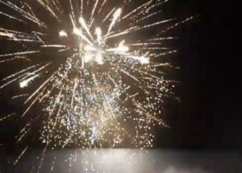 Muzikë dhe fishekzjarre, socialistët në Elbasan nisin festën pas rezultateve të votimeve