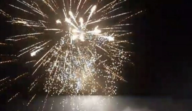 Muzikë dhe fishekzjarre, socialistët në Elbasan nisin festën pas rezultateve të votimeve