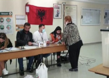 Ngatërrohen kutitë e votimit, ndërpritet procesi i votimit në dy qendra votimi në Cërrik