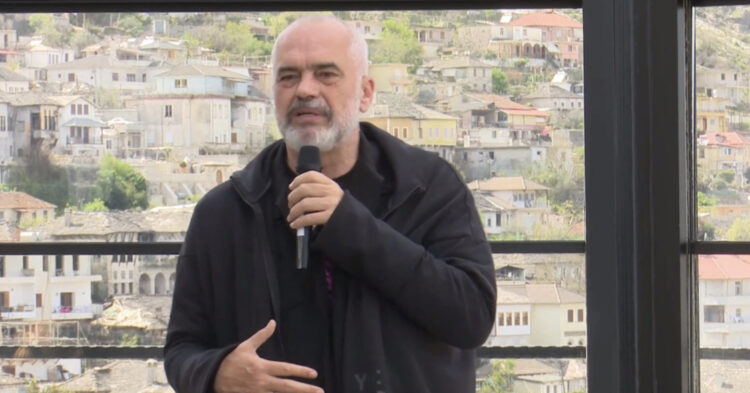 Rama nga Gjirokastra: Në Tepelenë ndalohej për të pirë ujë ose për të marrë karburant, sot është një destinacion