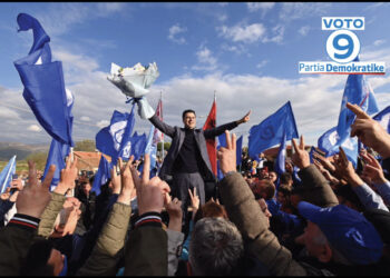 Basha suprizohet nga qytetarët në Zadrimë, i presin rrugën me makina