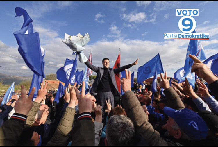 Basha suprizohet nga qytetarët në Zadrimë, i presin rrugën me makina