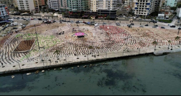 Rama poston foton nga Vlora, karriget e bëra gati: Finalja e Finaleve, erdha