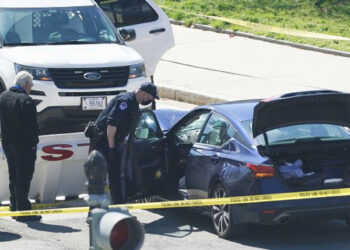 Sulmohet Capitol Hill, makina përplas dy policë, një i vdekur
