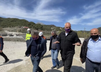 Rama inspekton punimet në rrugën e lumit të Vlorës: Një thesar i fshehur i parajsës natyrore