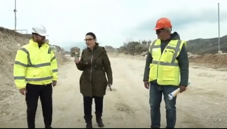 Belinda Balluku inspekton punimet në rrugën Orikum-Dukat