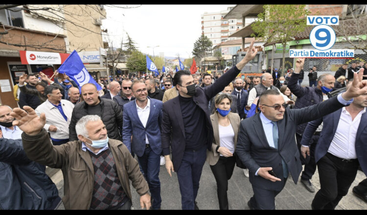 Basha thirrje socialistëve të Librazhdit: Nuk ju lidh asgjë me hajdutët