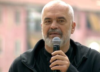 “Opozita është me të keqen jo me zgjidhjen”/ Rama nga Korça: Popujt seriozë në fatkeqësi bëhen bashkë