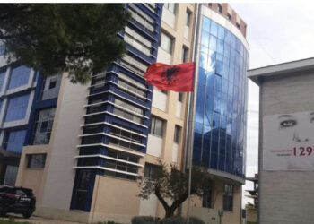 Plagosja e 33-vjeçarit në Fier, arrestohen 3 autorët, në kërkim bashkëpunëtori