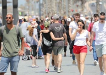 Izraeli nga sot pa maska në ambientet e hapura, 54% e popullësis e vaksinuar