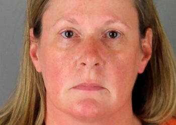 Vrau me armë 20 vjeçarin me ngjyrë, lihet e lirë oficerja në SHBA në këmbim të 100 mijë dollarëve