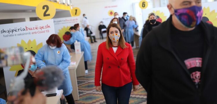 Manastirliu në Korçë: Mbërrijnë 7020 doza të Pfizer