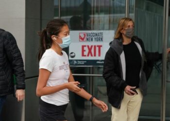 Gjysma e të rriturve në SHBA, të vaksinuar kundër koronavirusit! Ja vaksinat që po përdor Amerika