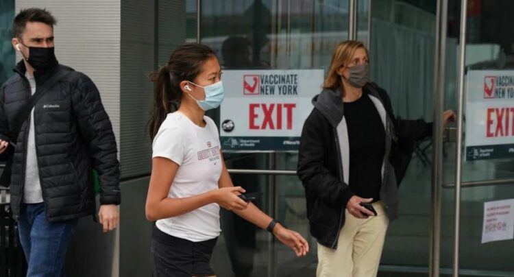 Gjysma e të rriturve në SHBA, të vaksinuar kundër koronavirusit! Ja vaksinat që po përdor Amerika