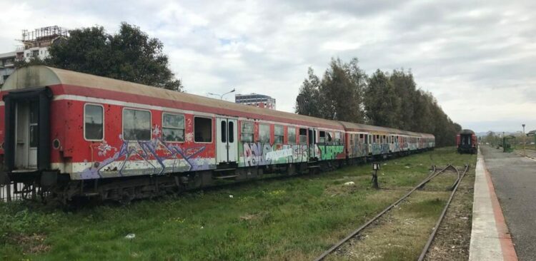 Na ishin dikur trenat! Degradimi i linjës hekurudhore duke pritur projektet e reja