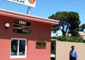 Shpërthim me lëndë plasëse pranë një biznesi në Lushnjë