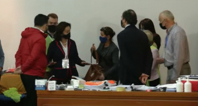 Ambasadorja Yuri Kim vëzhgon numërimin në KZAZ-në Nr.39