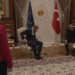 Incidenti që shkaktoi trazira diplomatike, MOMENTI kur Erdogan dhe Michel ulen, von der Leyen ngelet në këmbë
