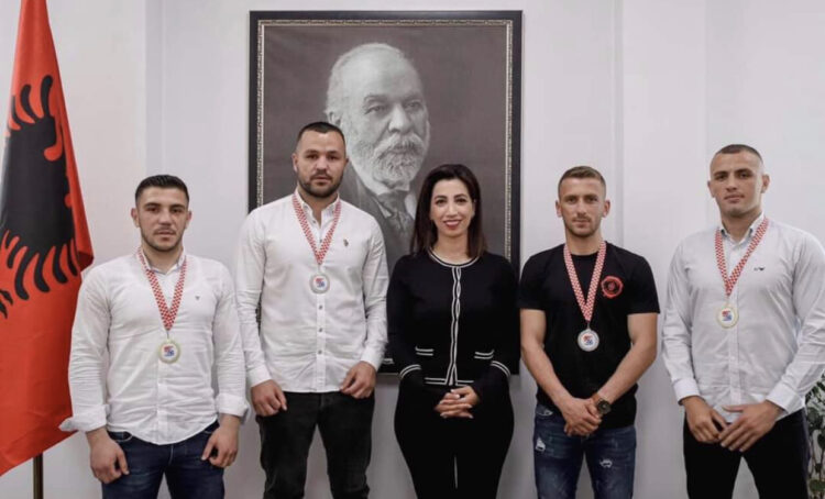 Ministrja Kushi takon boksierët shqiptarë: Rrisim mbështetjen ndaj sportistëve elitarë
