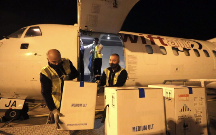 Mbërrijnë në Shqipëri 11700 vaksina Pfizer