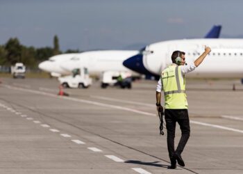 Britania ndalon fluturimet me Spanjën dhe Greqinë