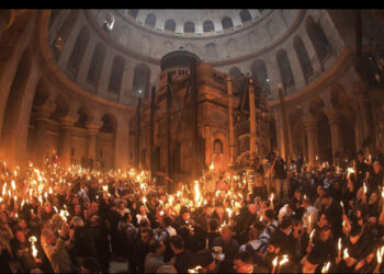 Besimtarët ortodoksë në të gjithë botën kremtojnë Pashkët