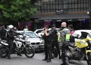 Shqiptari i vrarë në Athinë mbante antiplumb, autori iku me taksi