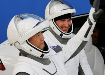 SpaceX kthen me sukses astronautët në Tokë