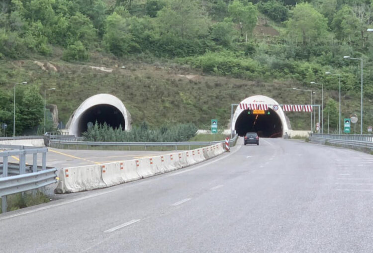 ARRSH jep njoftimin e rëndësishëm: Kufizohet lëvizja në këtë orë në tunelin e Krrabës