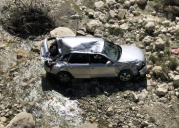 Aksident në Berat, makina përfundon në lumë, plagoset 28-vjeçarja