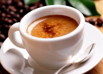 Pse ndiheni të përgjumur gjatë ditës, këshilla për të larguar ndjesinë e lodhjes