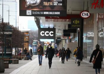 Varianti indian arrin në Europë/ Polonia rifillon karantinën pas rasteve të reja