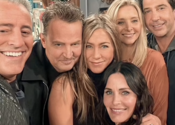 Fansat e ‘Friends’ të shqetësuar për gjendjen e Matthew Perry gjatë intervistës së fundit